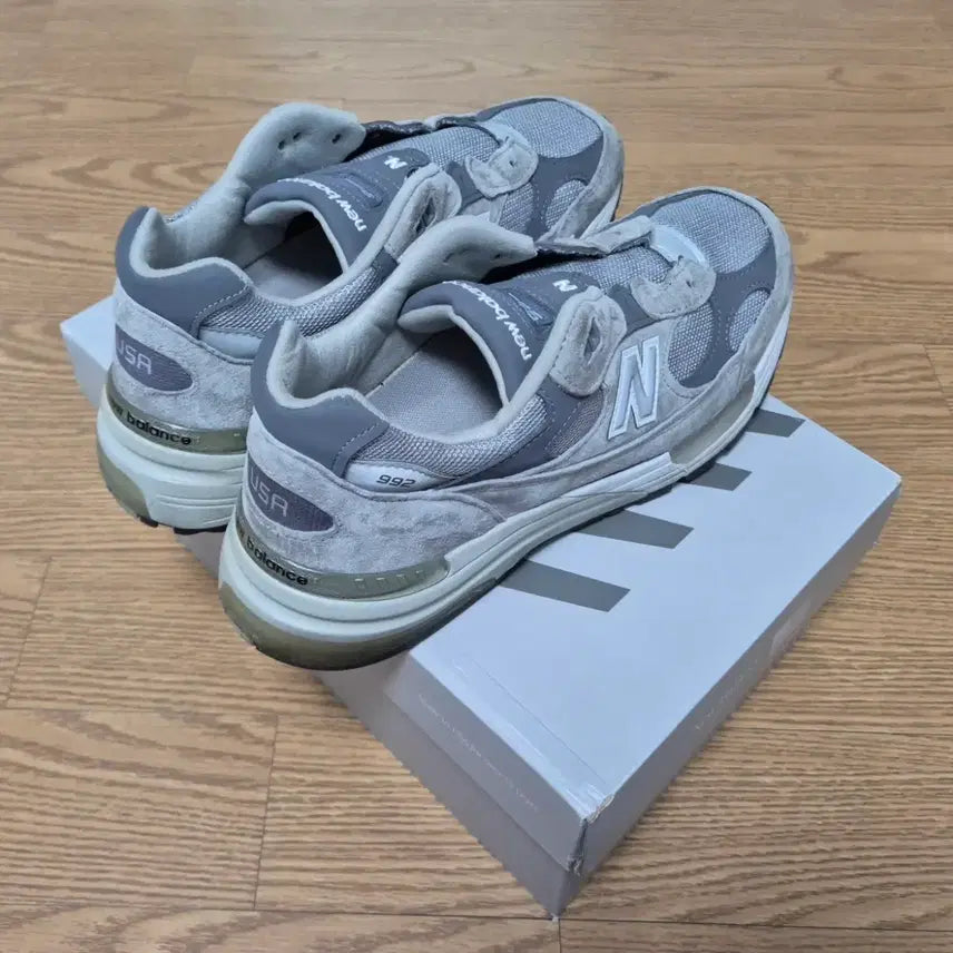[BUNJANG] New Balance 992 Made in USA Gray Sneakers / 뉴발란스 992 메이드 인 USA 그레이 - D 스탠다드 275
