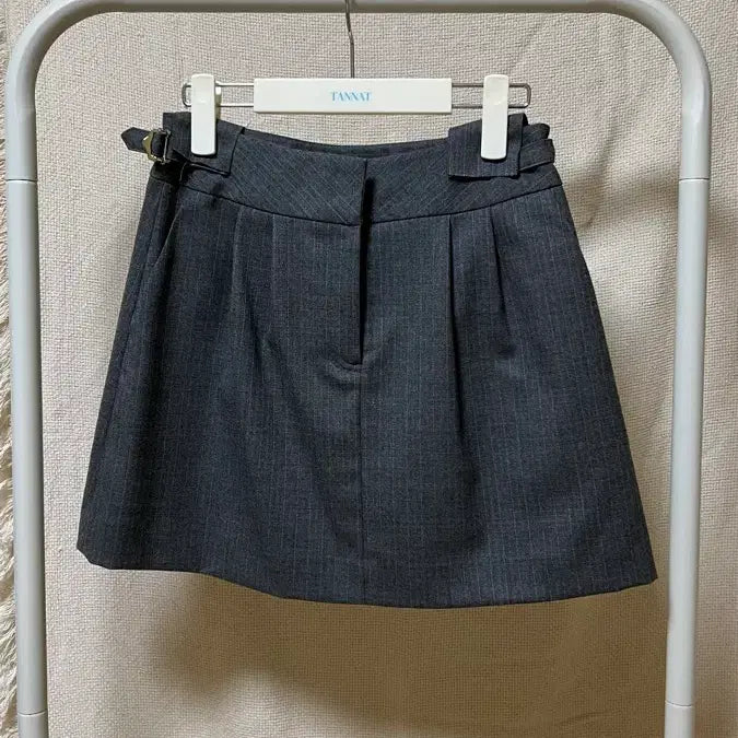 [BUNJANG] TANNAT Buckle Mini Skirt (S) / 타낫 버클 미니스커트(s)