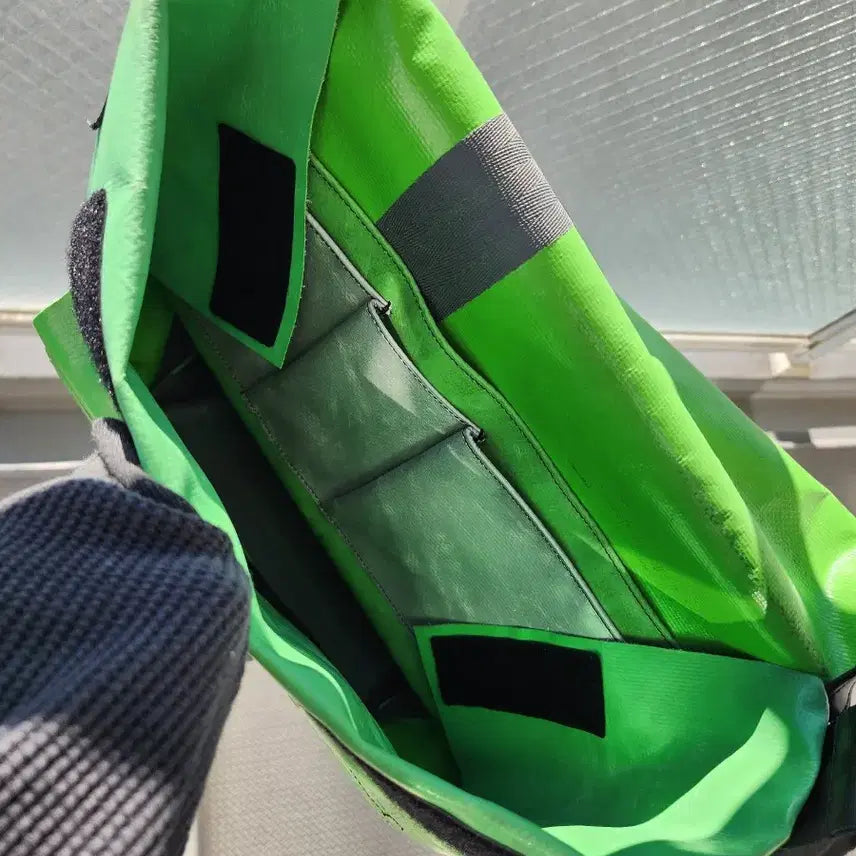 [BUNJANG] Freitag TOP CAT Apple Green Messenger Bag / 프라이탁 TOP CAT 탑캣 애플그린 메신저백