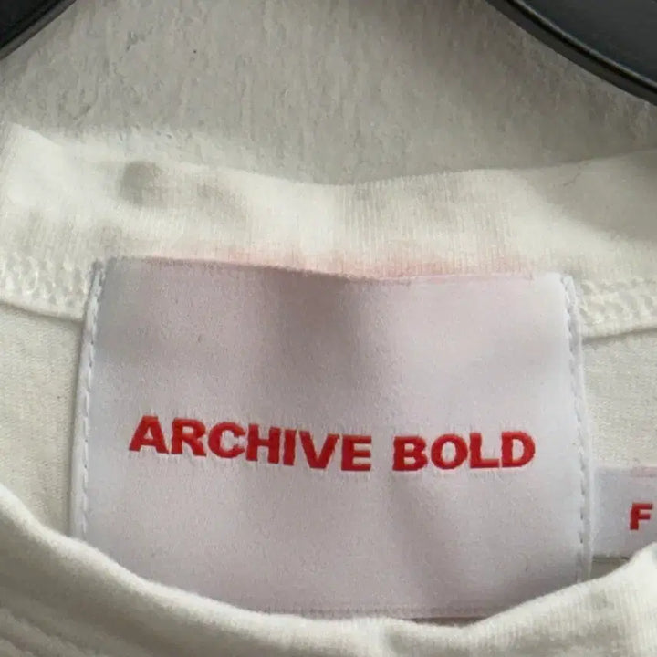 [BUNJANG] 939 Archive Bold Crop White T-shirt / 939 아카이브볼드 크롭 화이트 반팔티 os