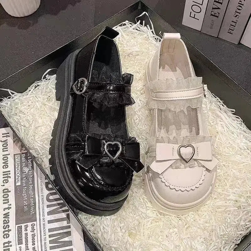 [BUNJANG] Unbranded Lace Heart Embellished Platform Mary Jane Shoes / 지뢰계 레이스 하트 장식 통굽 메리제인 슈즈