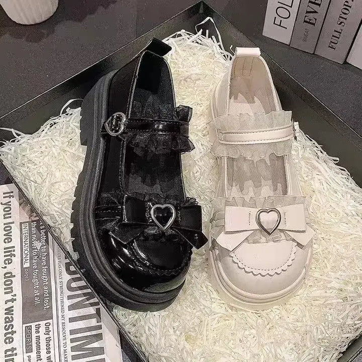 [BUNJANG] Unbranded Lace Heart Embellished Platform Mary Jane Shoes / 지뢰계 레이스 하트 장식 통굽 메리제인 슈즈