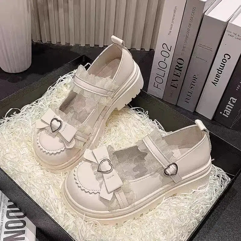 [BUNJANG] Unbranded Lace Heart Embellished Platform Mary Jane Shoes / 지뢰계 레이스 하트 장식 통굽 메리제인 슈즈