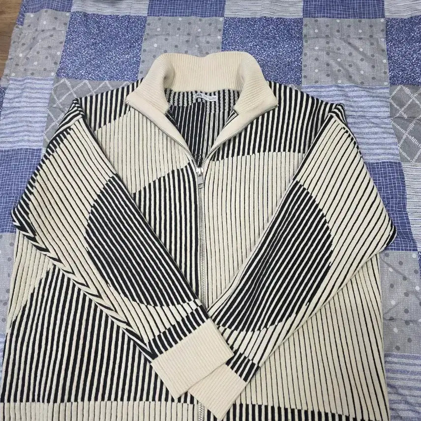 [BUNJANG] Zara Striped Knit Cardigan / 자라 스트라이프 집업 니트 가디건