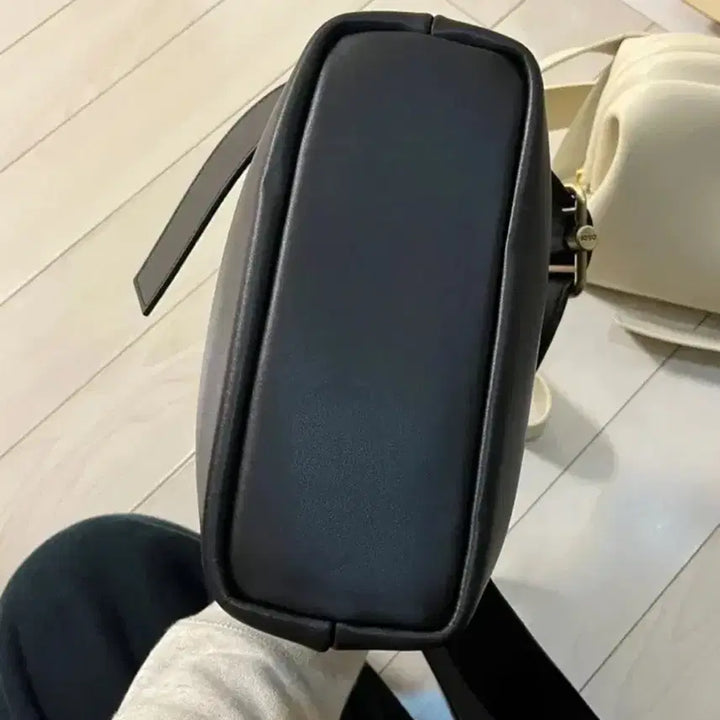 [BUNJANG] Osoi Mini Brot Black / 오소이 미니브로트 블랙