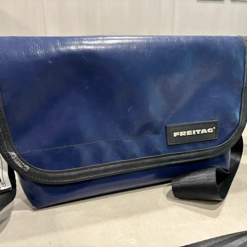 [BUNJANG] Freitag Hawaii Five-O Navy Crossbody Bag / 프라이탁 하와이파이브오 네이비 팝니다