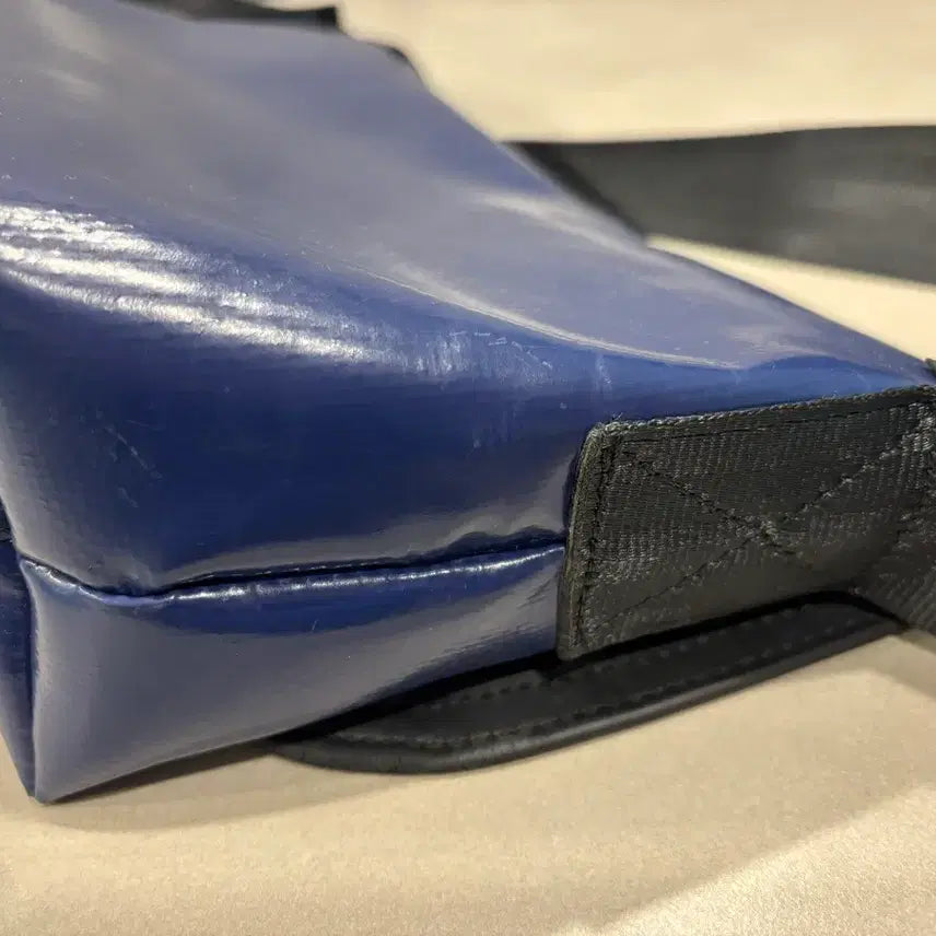 [BUNJANG] Freitag Hawaii Five-O Navy Crossbody Bag / 프라이탁 하와이파이브오 네이비 팝니다