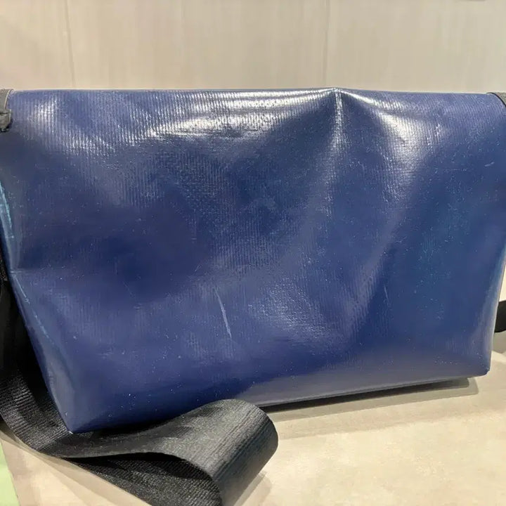 [BUNJANG] Freitag Hawaii Five-O Navy Crossbody Bag / 프라이탁 하와이파이브오 네이비 팝니다