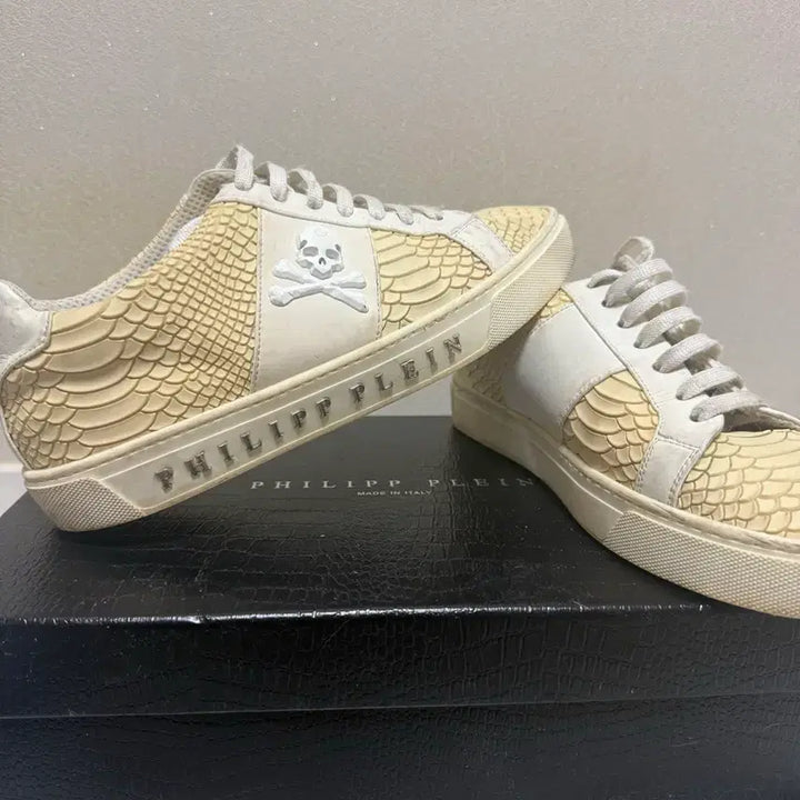 [BUNJANG] Flip Plain Sneakers / 플립플레인 스니커즈 팝니다