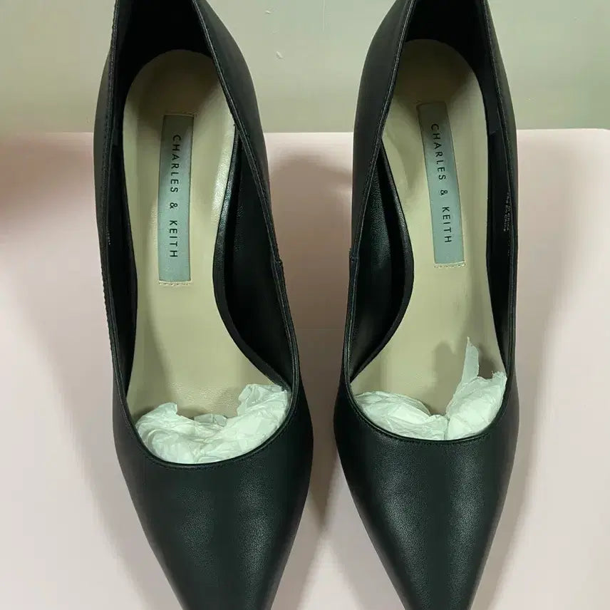 [BUNJANG] Charles &amp; Keith Heel Shoes + Pouch / 찰스앤키스힐+파우치새상품 선물로드려요