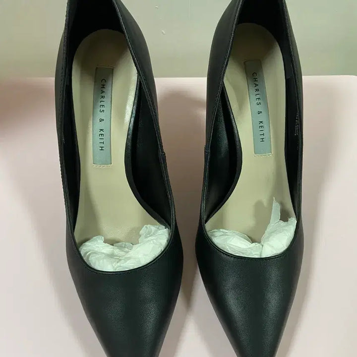 [BUNJANG] Charles &amp; Keith Heel Shoes + Pouch / 찰스앤키스힐+파우치새상품 선물로드려요