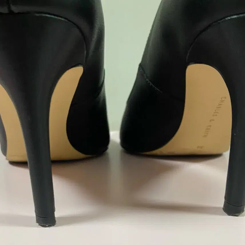 [BUNJANG] Charles &amp; Keith Heel Shoes + Pouch / 찰스앤키스힐+파우치새상품 선물로드려요