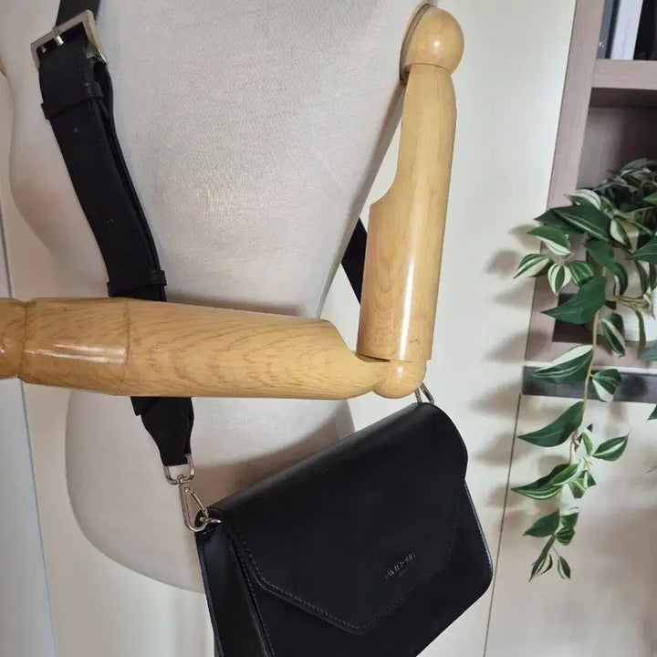 [BUNJANG] Saint Louis Crossbody Bag / 세인트루이스 크로스백