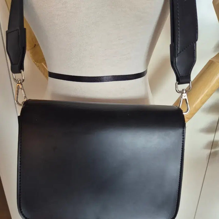 [BUNJANG] Saint Louis Crossbody Bag / 세인트루이스 크로스백