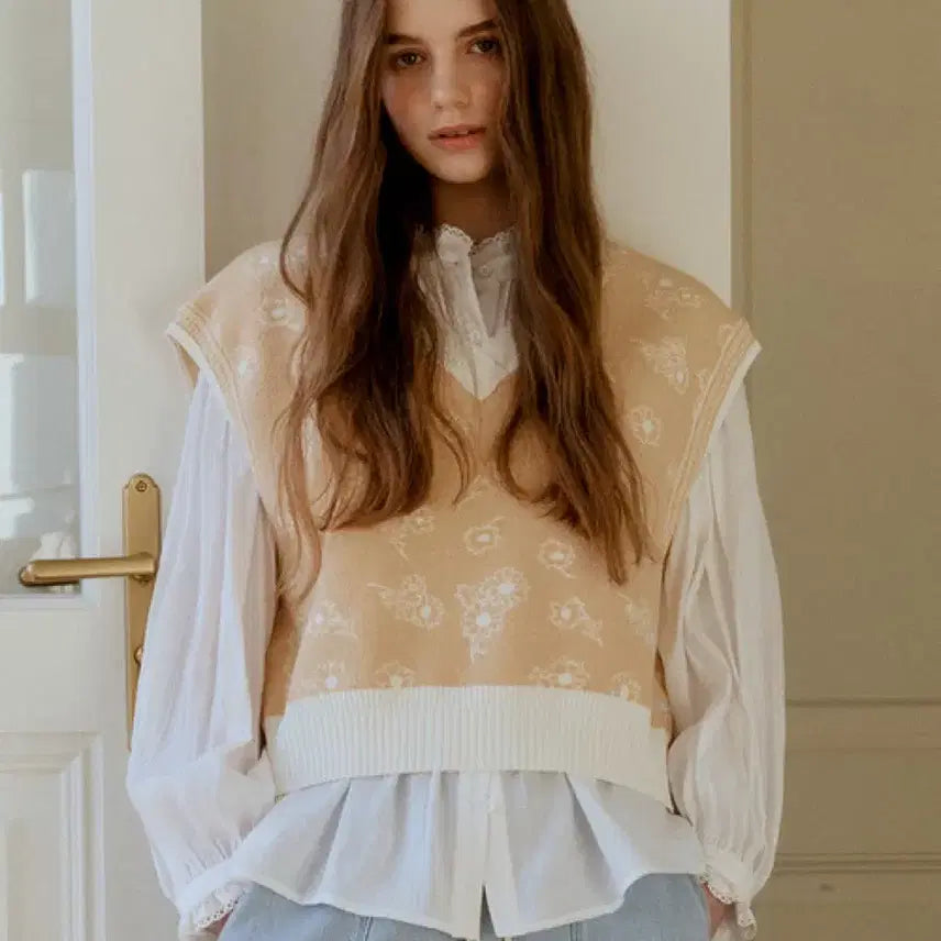 [BUNJANG] Thursday Island Floral Jacquard Vest / 써스데이아일랜드 플라워 자카드 조끼 베스트