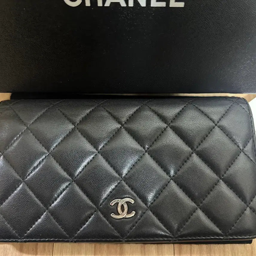 [BUNJANG] Chanel Lambskin Quilted Long Wallet Black / 샤넬장지갑