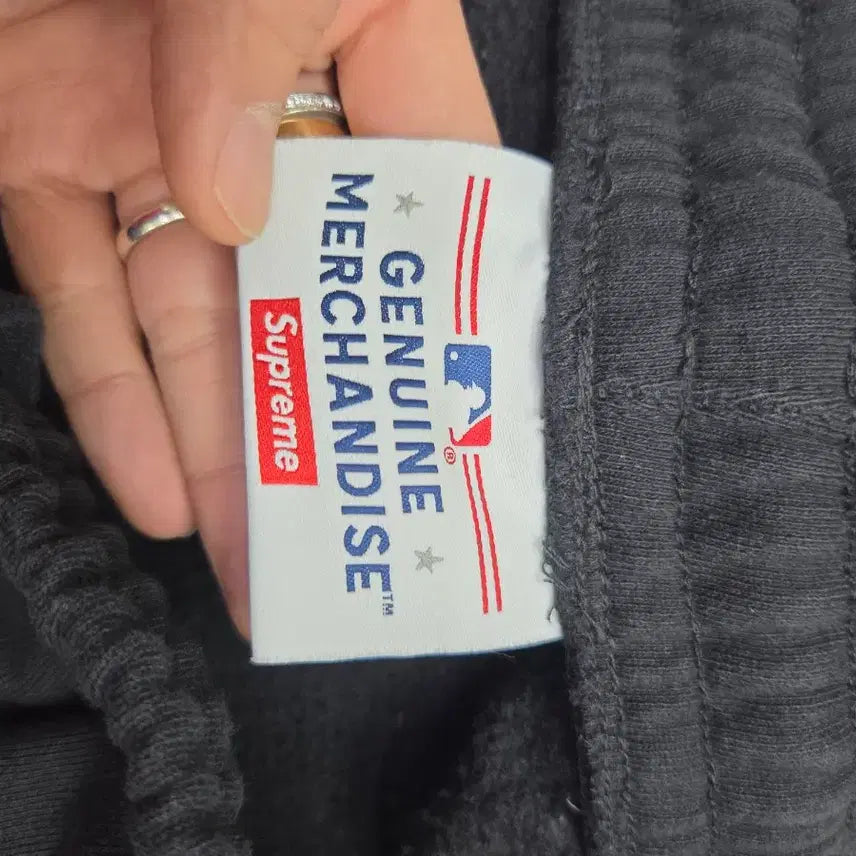 [BUNJANG] Supreme New York Yankees Sweatpants Black - 22FW / 슈프림 뉴욕 양키스 스웨트팬츠 블랙 - 22FW