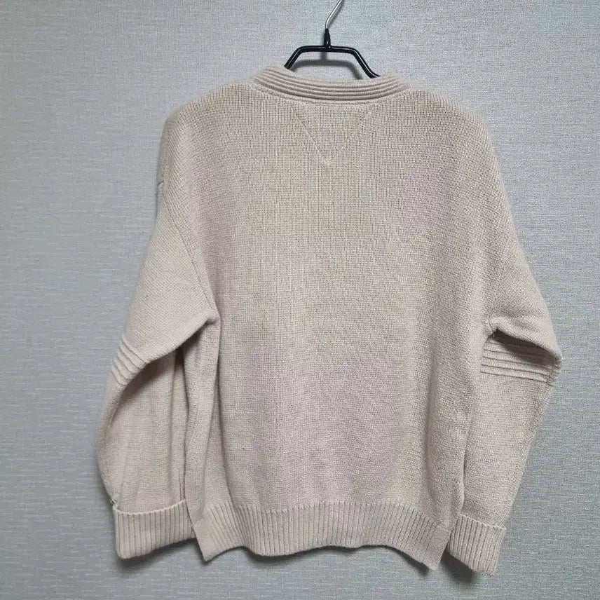 [BUNJANG] Tommy Hilfiger V-Neck Knit Sweater / 타미힐피거 V넥 니트 아이보리 55-66사이즈