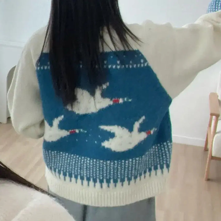 [BUNJANG] KIRIKIRI 백조 노르딕 윈터 가디건 (Blue) / 무배,1회착용/키리키리 제품_백조 노르딕 윈터 가디건(블루)