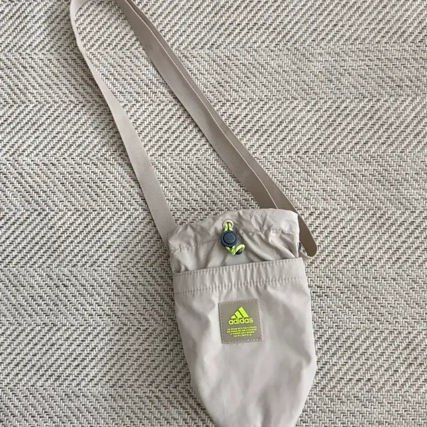 [SOLD OUT] 아디다스 크로스바디/물병 베이지/unisex