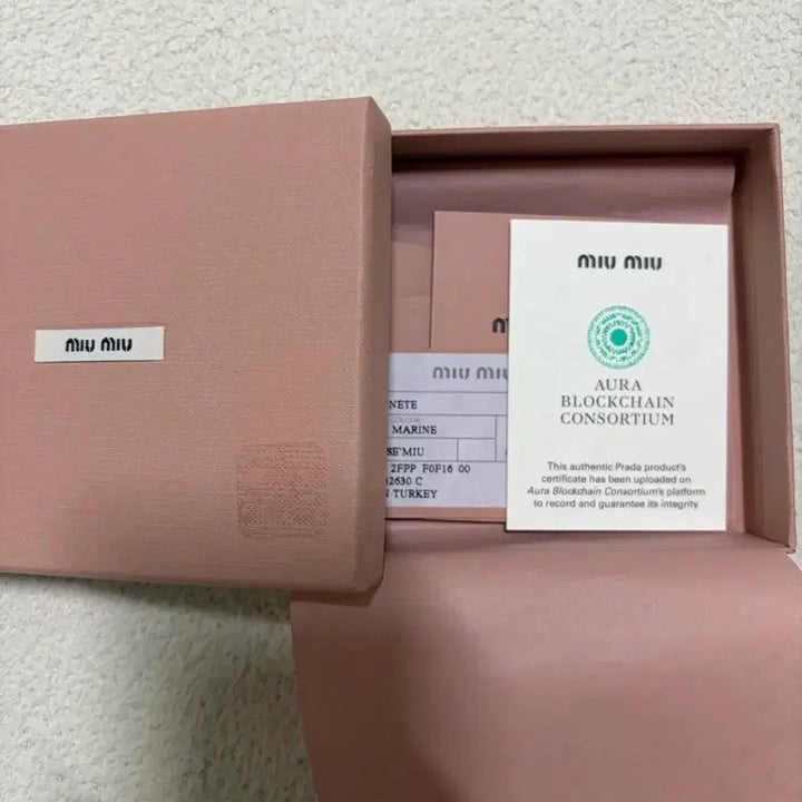 [BUNJANG] Miu Miu Matelassé Napa Leather Wallet / [미우미우] 마테라쎄 나파 가죽 지갑