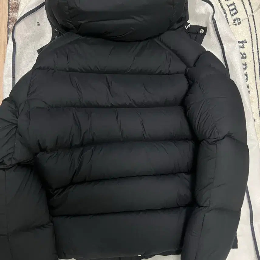 [BUNJANG] Moncler Bezer Short Down Jacket Black 24FW / 몽클레르 베제르 쇼트 다운 자켓 블랙 - 24FW