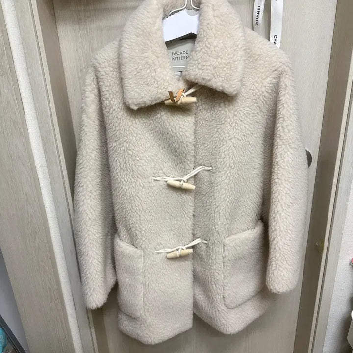 [BUNJANG] Facade Pattern Lambswool Duffle Coat / 파사드패턴 램스울 더플코트 뽀글이 떡볶이코트