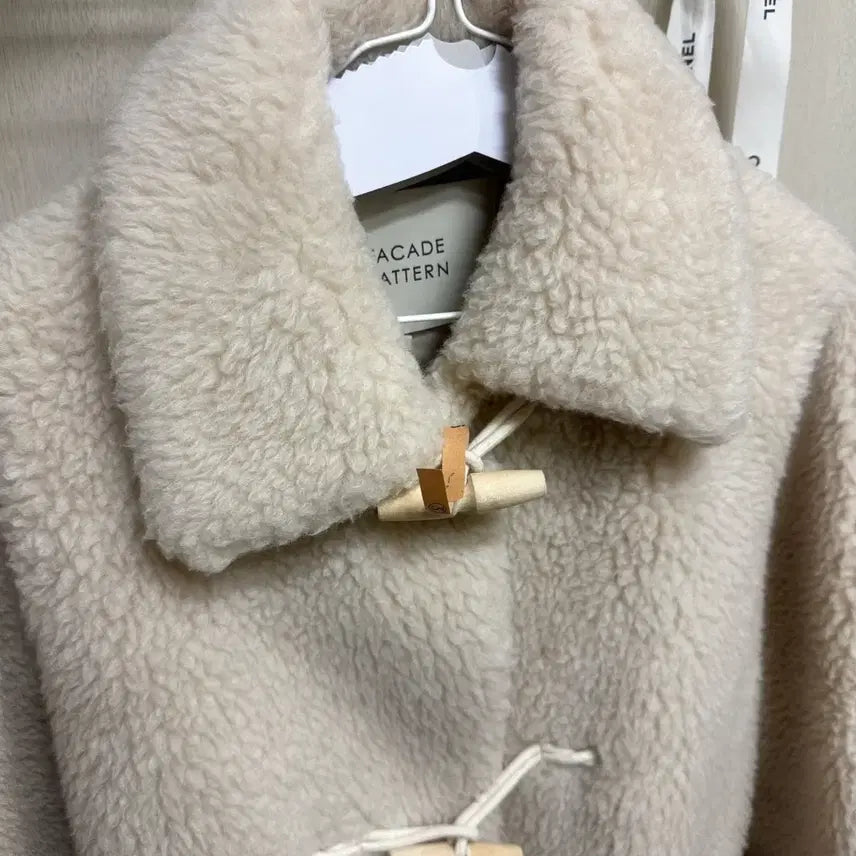 [BUNJANG] Facade Pattern Lambswool Duffle Coat / 파사드패턴 램스울 더플코트 뽀글이 떡볶이코트