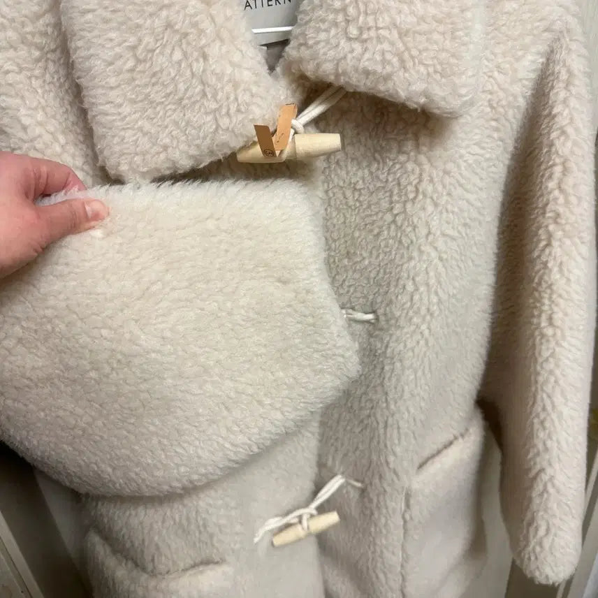 [BUNJANG] Facade Pattern Lambswool Duffle Coat / 파사드패턴 램스울 더플코트 뽀글이 떡볶이코트