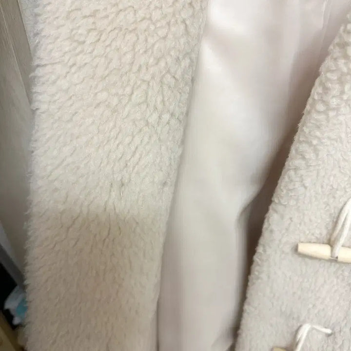 [BUNJANG] Facade Pattern Lambswool Duffle Coat / 파사드패턴 램스울 더플코트 뽀글이 떡볶이코트