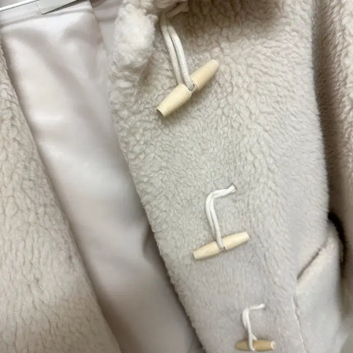 [BUNJANG] Facade Pattern Lambswool Duffle Coat / 파사드패턴 램스울 더플코트 뽀글이 떡볶이코트