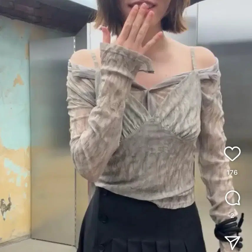 [BUNJANG] The Ilma Sandringkle Top and Cardigan S / 더일마 샌드링클 탑&amp;가디건 S