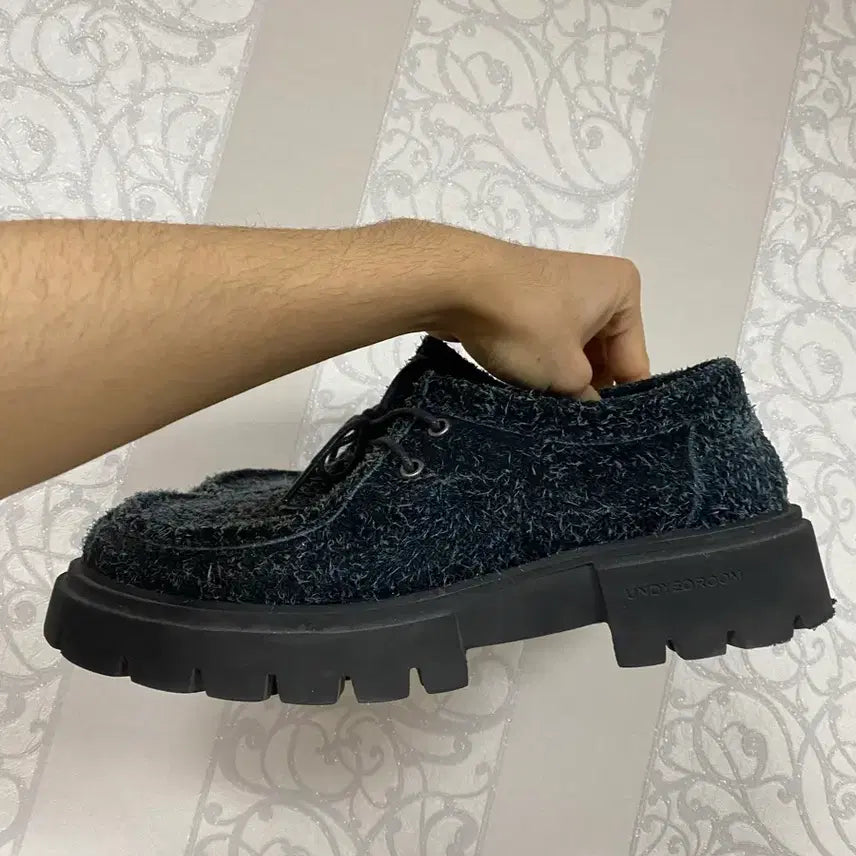 [BUNJANG] Undyed Room Chunky Fur Derby Shoes Black / 언다이드룸 청키 퍼 더비 블랙