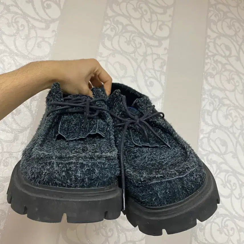 [BUNJANG] Undyed Room Chunky Fur Derby Shoes Black / 언다이드룸 청키 퍼 더비 블랙