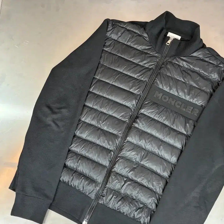 [BUNJANG] Moncler Maglia Patch Knit Padded Jacket / 몽클레어 마글리아 와펜 패치 니트 패딩