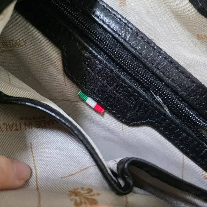 [BUNJANG] Italian Leather Backpack / 가죽 블랙 백팩 이태리 고급천연가죽 가벼움