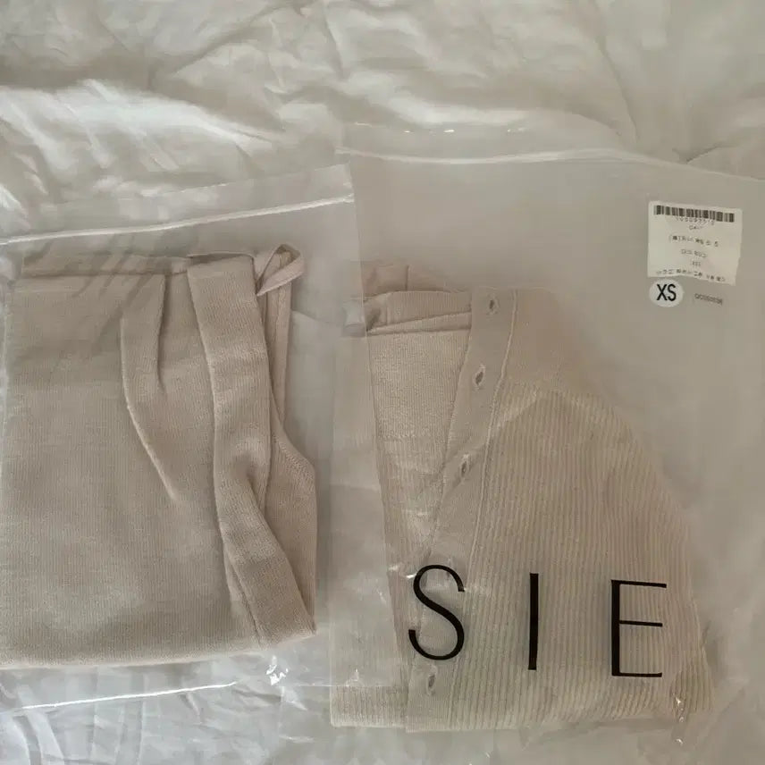 [BUNJANG] Sie Irene Essential Sleeveless &amp; Cardigan Set / 시에 sie 아이린 에센셜 슬리브리스, 가디건