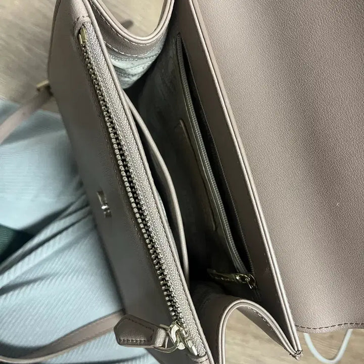 [BUNJANG] Samantha Thavasa Crossbody Bag / 사만다타바사