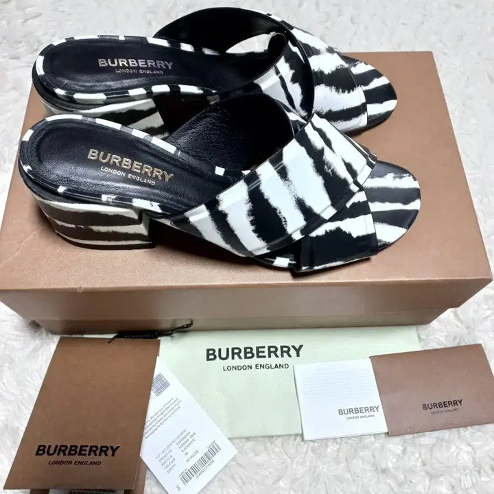 [BUNJANG] Burberry Zebra Pattern Sandals (36/230) - Mint Condition / 버버리 지브라 슬리퍼 샌들 풀박 정품!여자36사이즈230!실착3번!최상급
