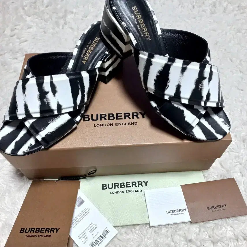 [BUNJANG] Burberry Zebra Pattern Sandals (36/230) - Mint Condition / 버버리 지브라 슬리퍼 샌들 풀박 정품!여자36사이즈230!실착3번!최상급