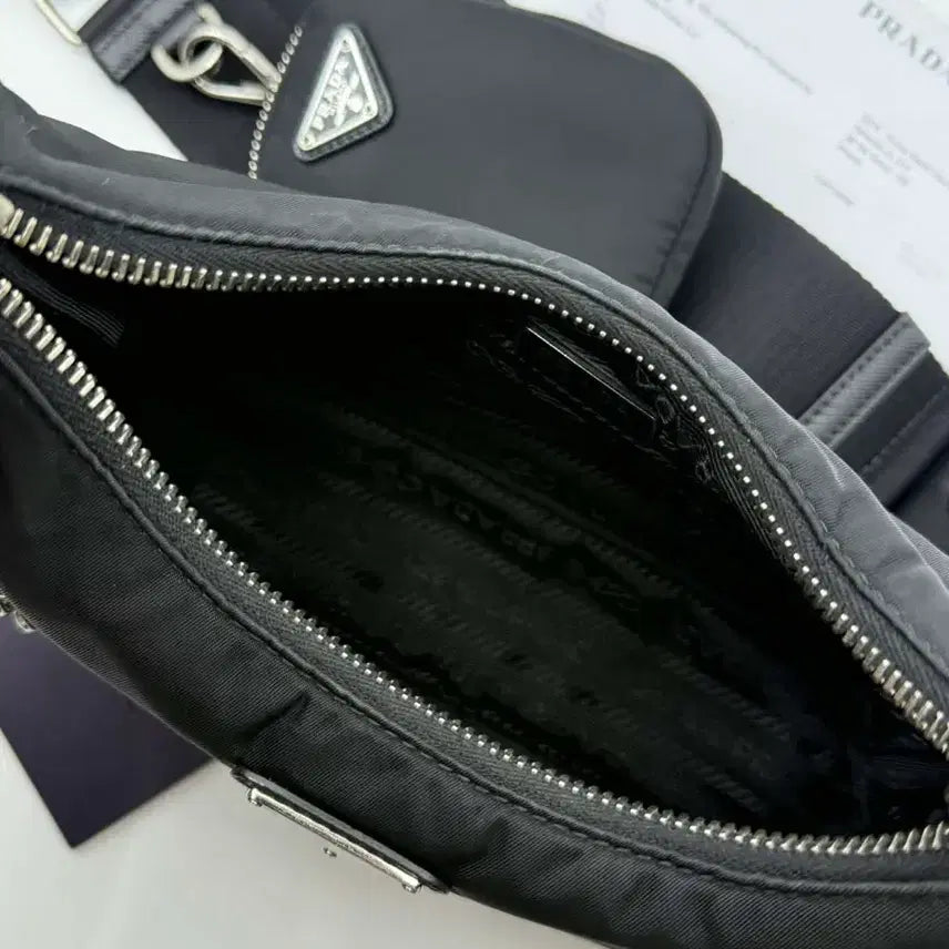 [BUNJANG] Prada Re-Edition 2005 Black Shoulder Bag / 프라다 리에디션 2005 블랙 숄더백 + 파우치 풀박스