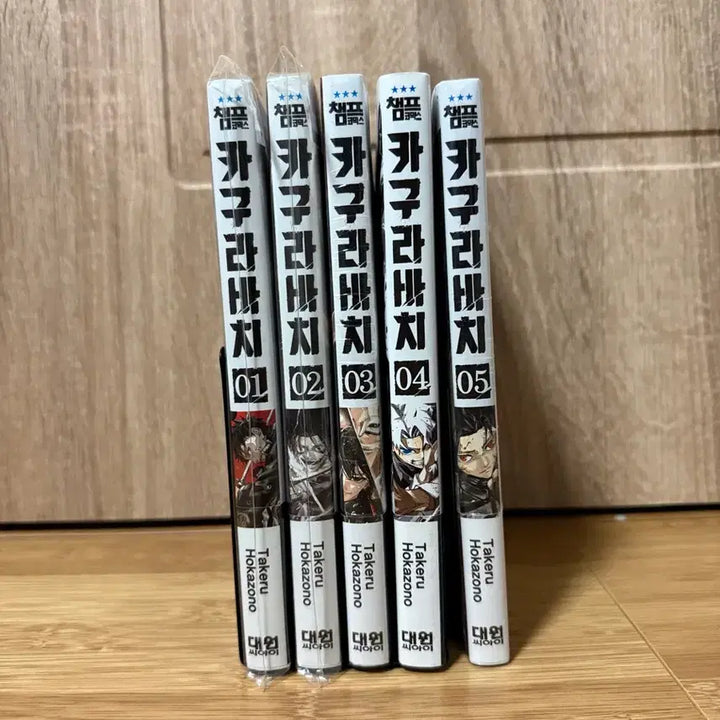 [BUNJANG] Kagurabachi Vol. 1-5 Bundle Set with Acrylic Holder &amp; Photocards / 카구라바치 초판(1-5권), 아크릴 홀더+포토카드, 투명 포토카드