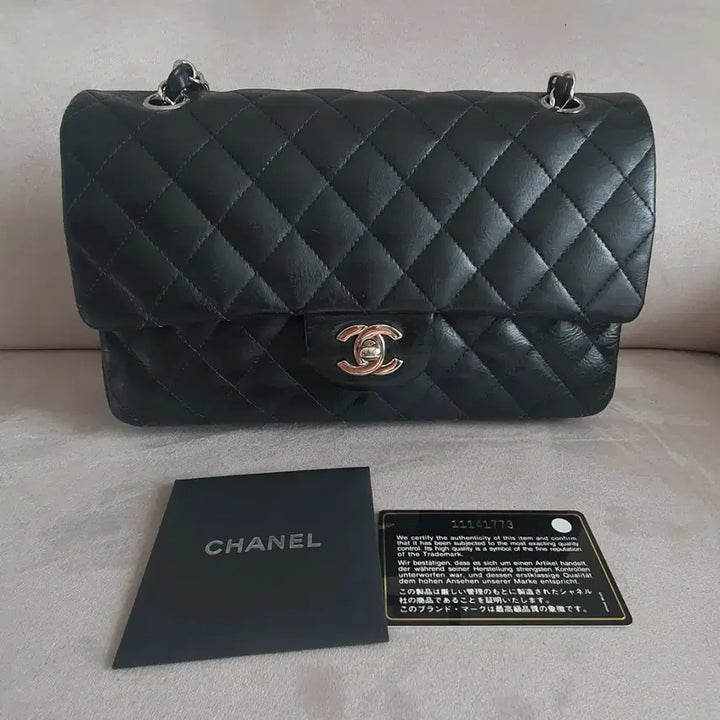 [BUNJANG] Chanel Classic Medium Shoulder Bag / 샤넬 클래식 미듐 11번대