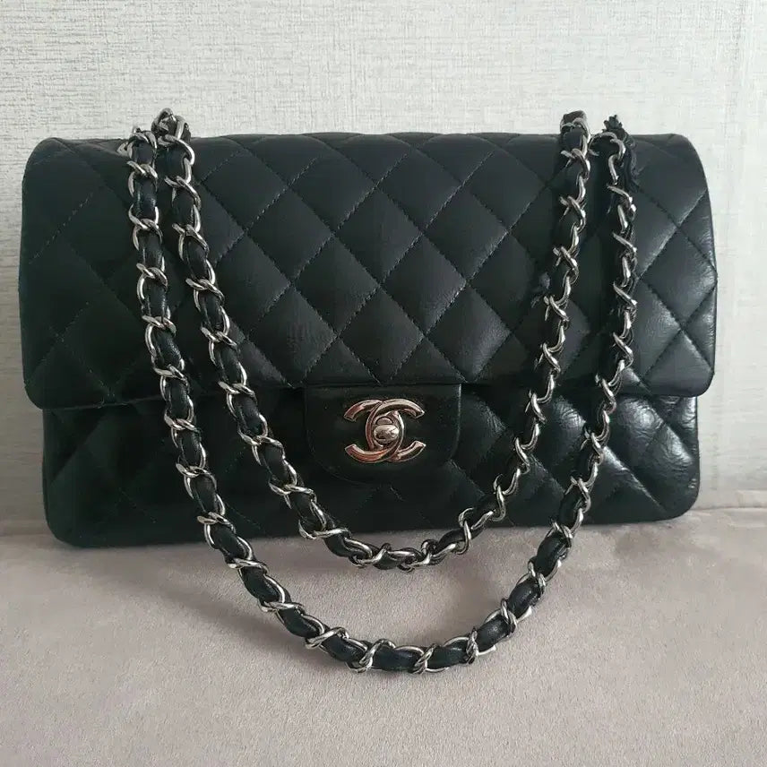 [BUNJANG] Chanel Classic Medium Shoulder Bag / 샤넬 클래식 미듐 11번대
