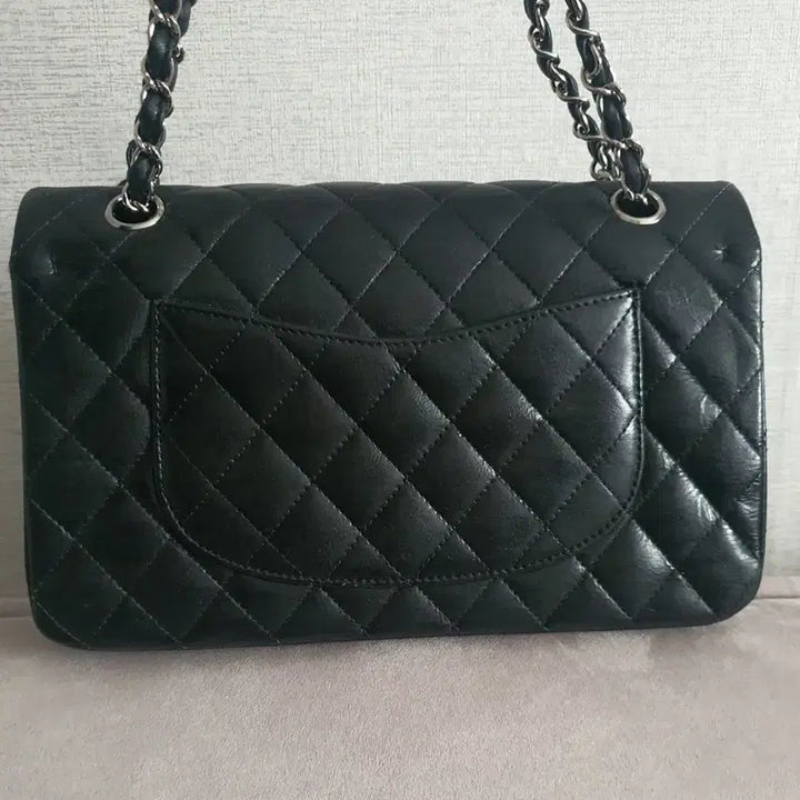 [BUNJANG] Chanel Classic Medium Shoulder Bag / 샤넬 클래식 미듐 11번대