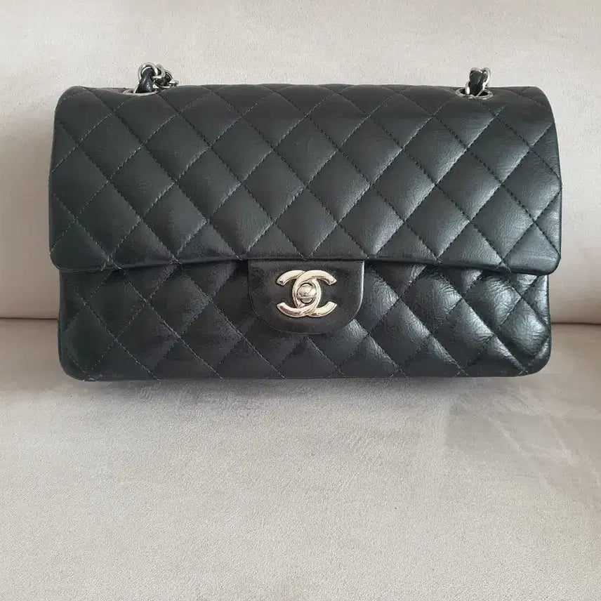 [BUNJANG] Chanel Classic Medium Shoulder Bag / 샤넬 클래식 미듐 11번대