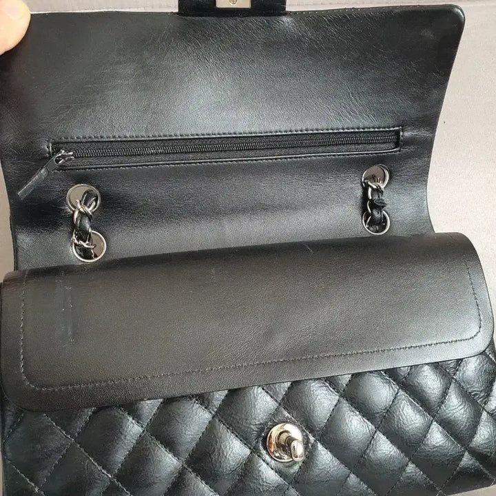 [BUNJANG] Chanel Classic Medium Shoulder Bag / 샤넬 클래식 미듐 11번대