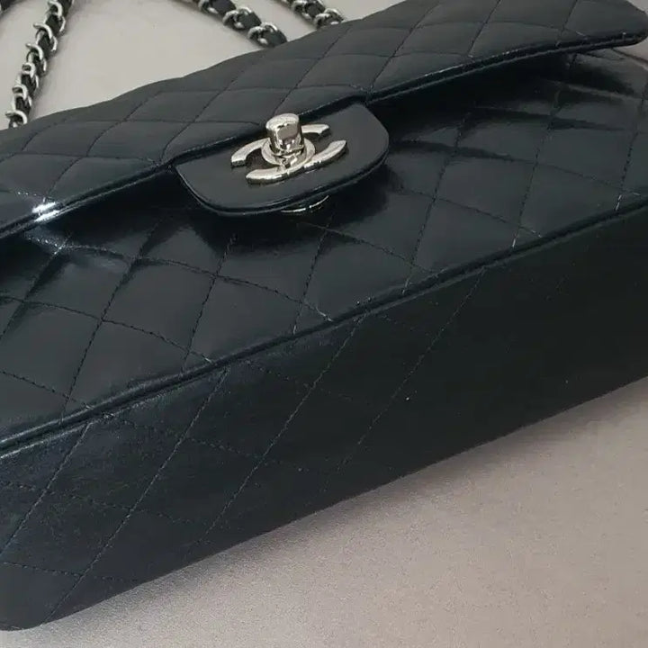 [BUNJANG] Chanel Classic Medium Shoulder Bag / 샤넬 클래식 미듐 11번대