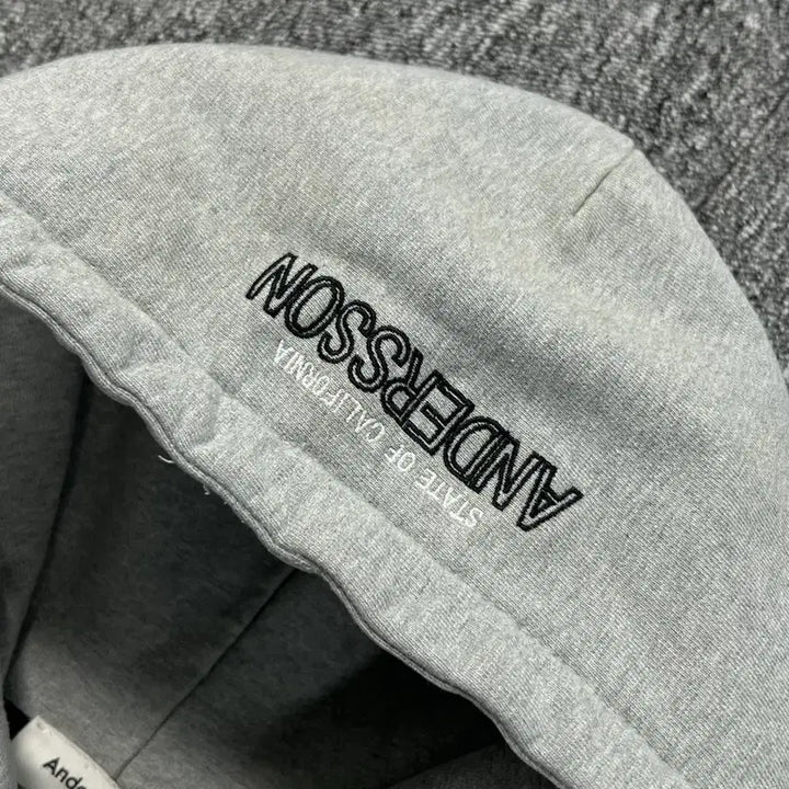 [SOLD OUT] 엔더슨벨 퍼플 레터로고 그레이 후드티