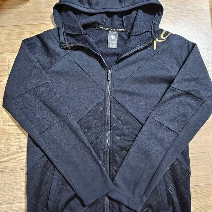 [BUNJANG] Descente Baseball Hooded Zip-up Black 95 / 데상트 베이스볼 후드 짚업 블랙  95